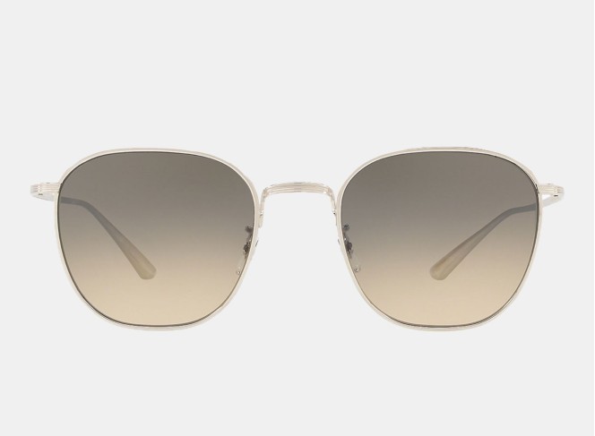 Un glamour flamboyant, de grandes lunettes rouges allument votre étincelle de mode