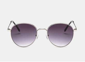 Mystérieuse comptine violette, les lunettes violettes interprètent le charme unique, montrant un tempérament extraordinaire