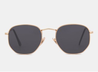 Artéfact polyvalent, les lunettes noires peuvent facilement contrôler une variété de styles et montrer votre personnalité